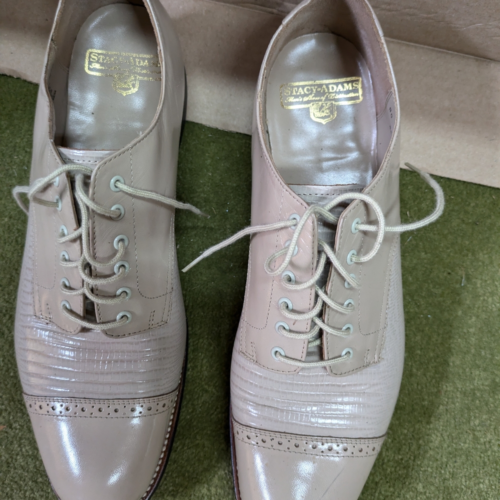 Stacy Adams Women's Beige Lace-Up Flats